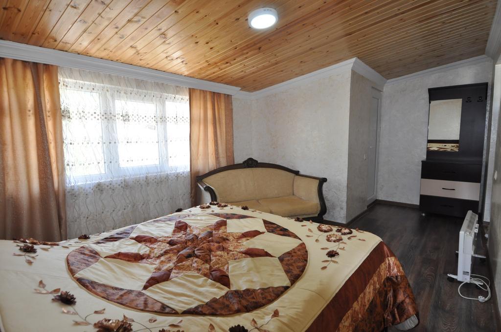 Manoni Ratiani'S Guesthouse Местія Екстер'єр фото