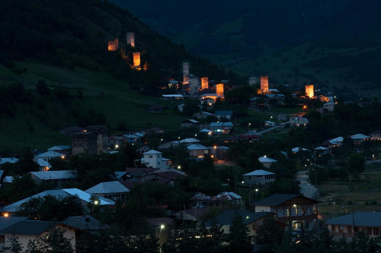 Manoni Ratiani'S Guesthouse Местія Екстер'єр фото